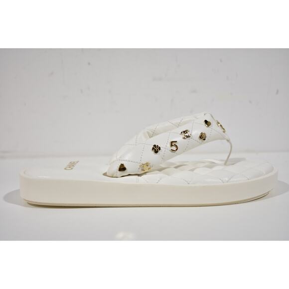 Chanel 23P White Quilted Charms Padded Pool Thong Logo Mule Slide Flat Sandal 40 - Picture 2 of 12